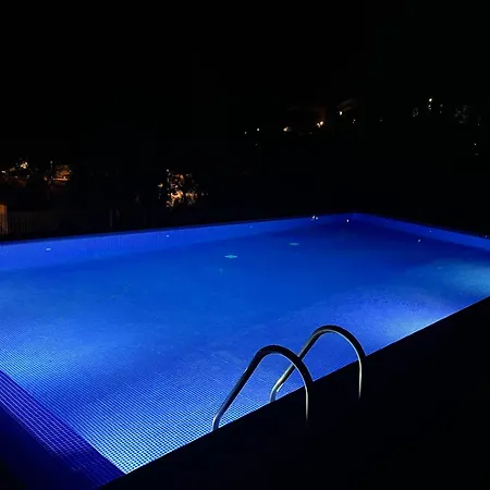 Agradable, Vistas Al Mar *